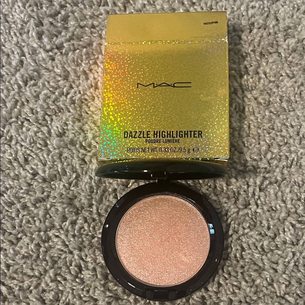 MAC Cosmetics Dazzle Highlighter in Dazzlepink